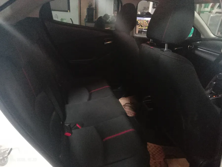 Foto Mobil Bekas Kabin Belakang Mazda 2 1.5 GT Skyactiv tahun 2015